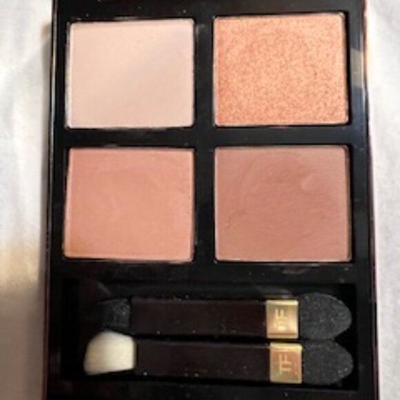 Almost New Tom Ford Eyeshadow Quad in 31 Sous Le Sable - Perfect Condition - Picture 1 of 5